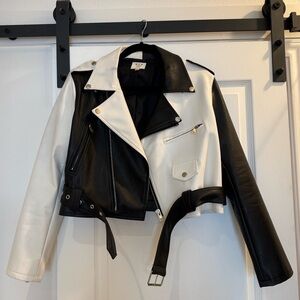 Six Crisp Days Black and White Colorblock Moto PU Leather Jacket Sz M